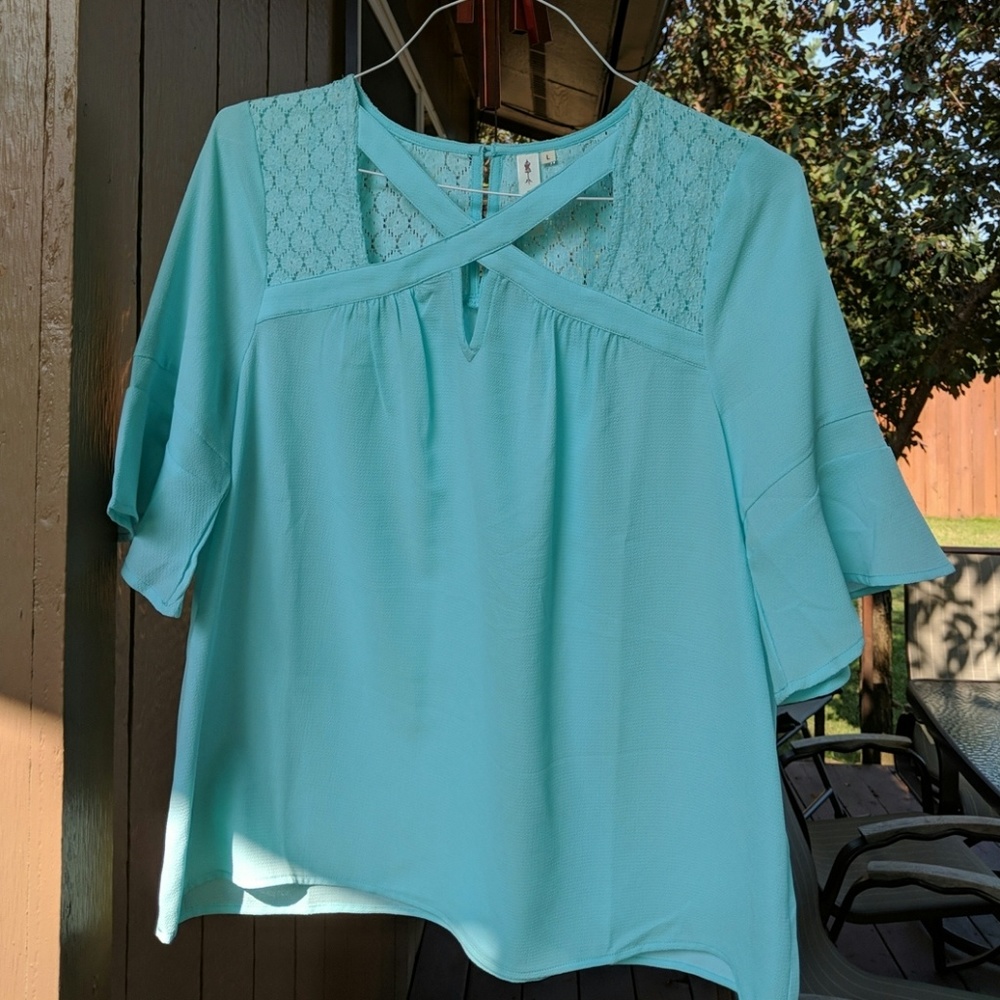 L Unique aqua bell sleeved top - Picture 6 of 7